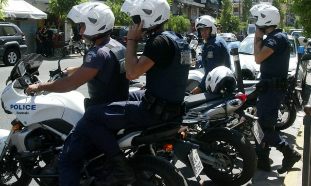 Αττική: Εξαρθρώθηκε σπείρα που είχε «ρημάξει» σούπερ μάρκετ, πρακτορεία και ΕΛΤΑ