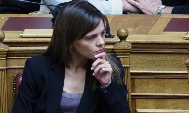 «Καρφιά» Αχτσιόγλου κατά ΔΝΤ: Επιθυμεί την υποβάθμιση των εργασιακών δικαιωμάτων