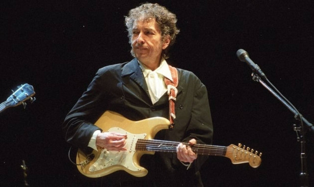 Μπομπ Ντίλαν: Πότε επιτέλους θα πάει να παραλάβει τα χρήματα που συνοδεύουν το Νόμπελ Λογοτεχνίας;