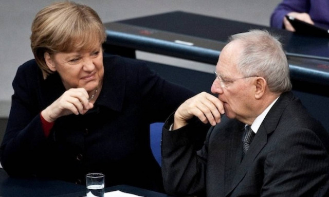 «Nein» από Σόιμπλε και Μέρκελ σε «πάγωμα» των ελληνικών επιτοκίων
