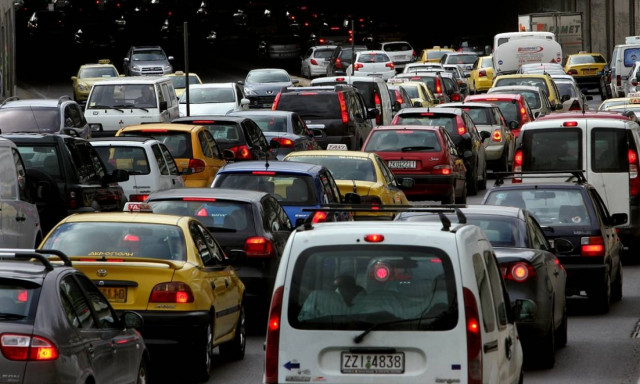 Boυτιά 73% στην αγορά νέων αυτοκινήτων: Στροφή στα οικονομικά