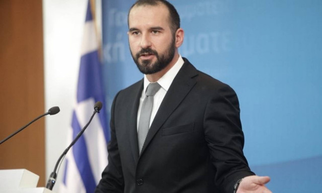 Από τις «διεθνείς συμμαχίες» περιμένει να «σώσει» το εργασιακό η κυβέρνηση