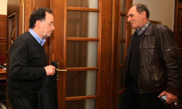 Ο Σταθάκης ενημερώνει τον Λαφαζάνη για τη ΔΕΗ