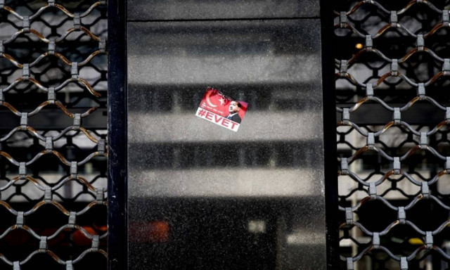 Τουρκία: Ντέρμπι δείχνουν οι δημοσκοπήσεις λίγο πριν το δημοψήφισμα