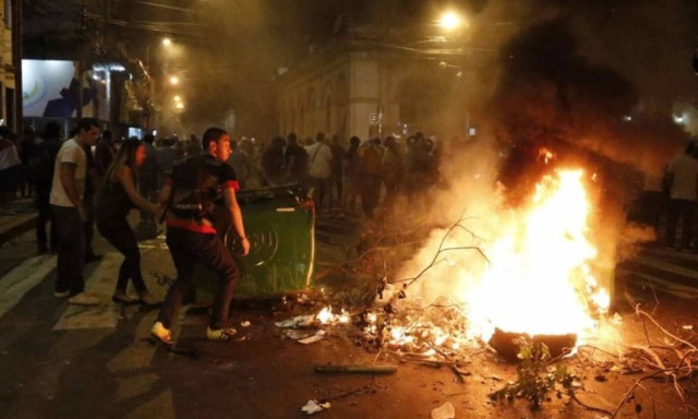 Paraguay congress set on fire amid presidential controversy