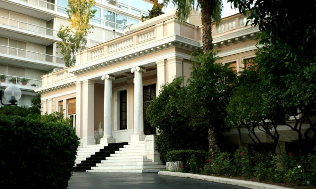 Η μια μετά την άλλη οι συσκέψεις στο Μέγαρο Μαξίμου