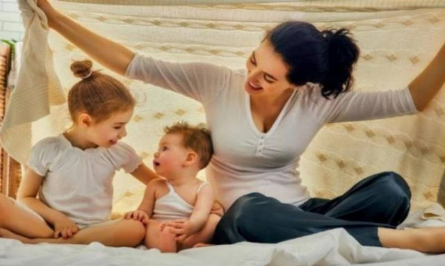 Τρία πράγματα που οι μαμάδες που μεγαλώνουν μόνες τους παιδιά, ξεχνούν να κάνουν!