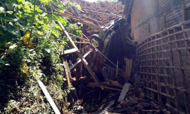 Τραγωδία στη Ινδονησία: Τουλάχιστον 28 αγνοούμενοι από κατολίσθηση λάσπης