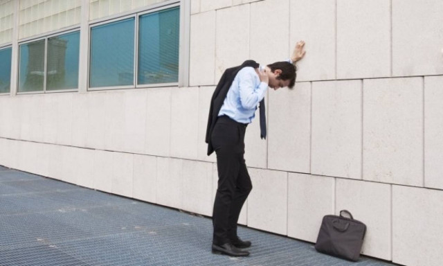 «Καλπάζει» η ανεργία στην Ελλάδα, ενώ στην Ευρώπη μειώνεται!