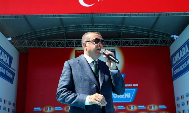 Το χαβά του ο Ερντογάν: Αφήστε τα εγγόνια του ναζισμού και ψηφίστε «ναι»