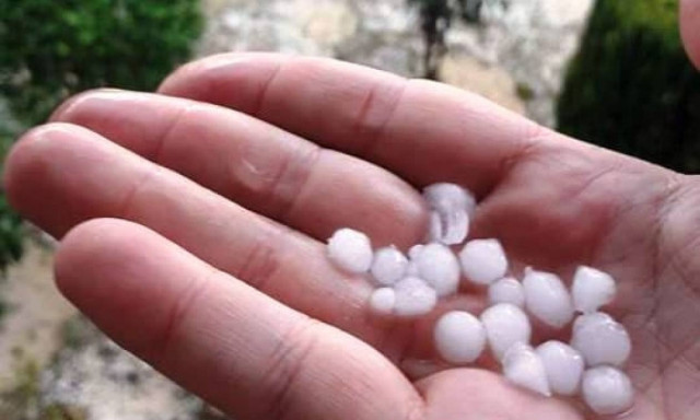 Καιρός: Το έστρωσε… χαλάζι στη Σαλμώνη Πύργου (pic)