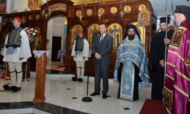 Οι Εύζωνες στην ακολουθία του Ακαθίστου Υμνου στον Αγ. Θωμά της Νέας Ιερσέης (video)