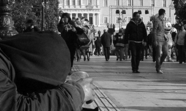 Πείνα και ανέχεια: 392,53 ευρώ μεικτά ο μέσος μισθός μερικής απασχόλησης