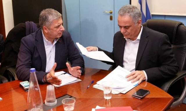 Χαμός στο υπουργείο Εσωτερικών με Σκουρλέτη - Πατούλη: Να πάει να συμμετάσχει στο Survivor