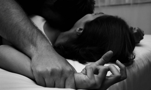 Πάτρα: Φίλος του συντρόφου της τής ζήτησε να τον βοηθήσει να κάνει ανάληψη από ATM και τη βιάσε!