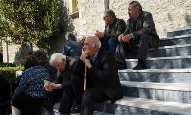 Γροθιά στο στομάχι! «Mόλις τα βγάζει πέρα» το 63% των Ελλήνων