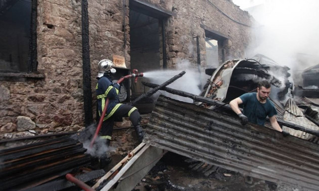 Συναγερμός για μεγάλη φωτιά σε βιοτεχνία ξυλείας στο Νέο Κόσμο