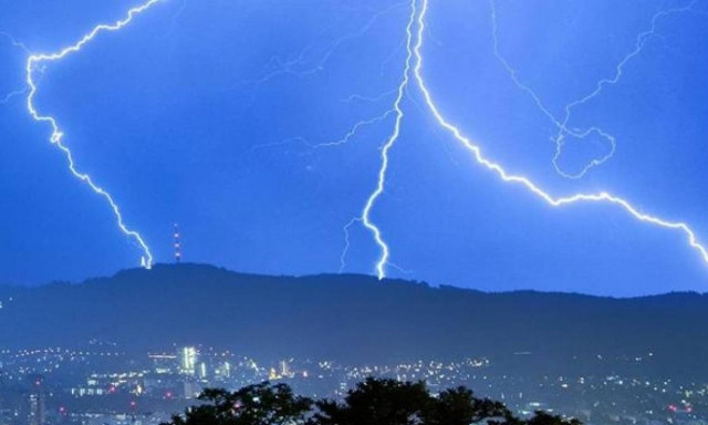 Καιρός για βροχές – Η ΕΜΥ προειδοποιεί: Σε αυτές τις περιοχές θα εκδηλωθούν καταιγίδες σε λίγες ώρες