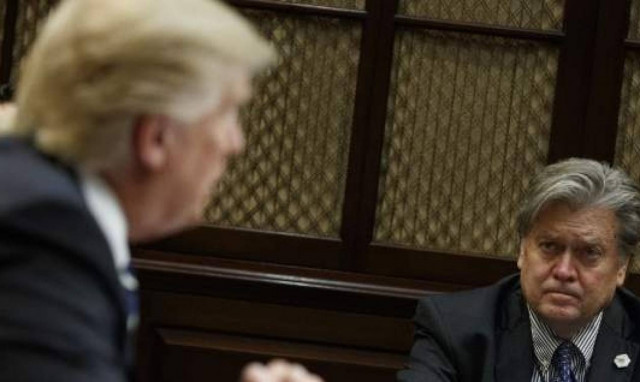 Ο Τραμπ απομάκρυνε τον Μπάνον από το Συμβούλιο Εθνικής Ασφαλείας των ΗΠΑ