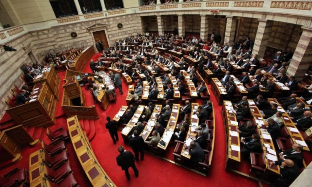 Ίχνος ντροπής! Ακόμα δύο βουλευτές πήραν τη 13η σύνταξη