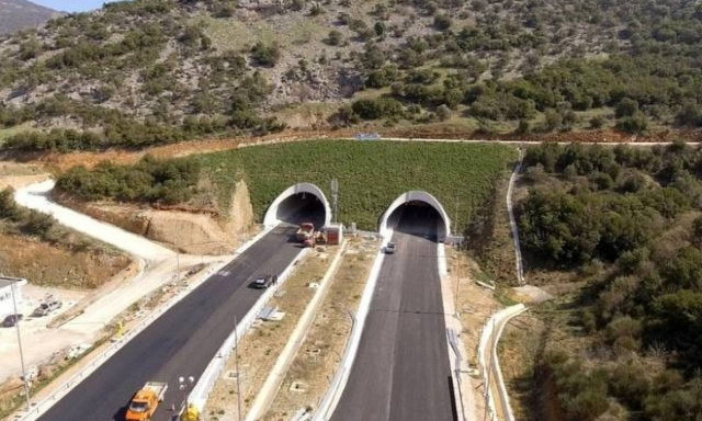 Στην παράδοση της σήραγγας των Τεμπών σήμερα Τσίπρας - Κρέτσου