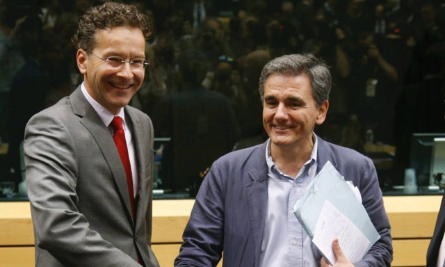 Επιστρέφουν οι θεσμοί στην Αθήνα – «Λευκός καπνός» στο Eurogroup