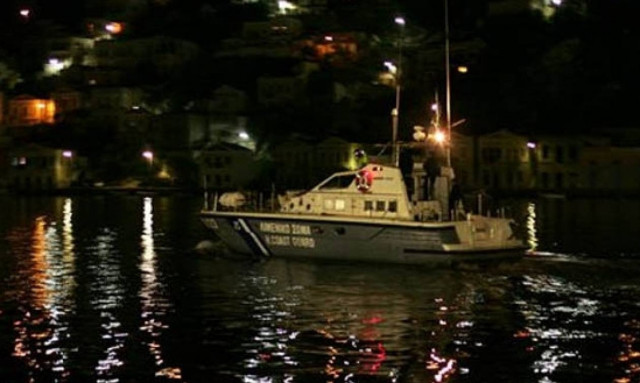 Ίος: Θρίλερ με ναυτικό που έπεσε στη θάλασσα