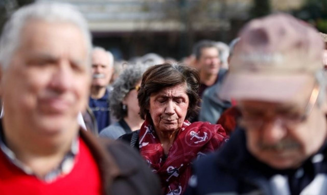 SZ: Θύματα της διαμάχης Σόιμπλε - ΔΝΤ οι πολίτες και οι επιχειρήσεις στην Ελλάδα