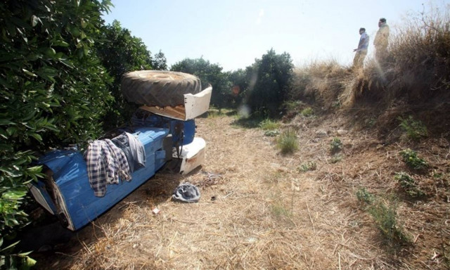Τραγωδία στην Πύλο: Τον καταπλάκωσε το τρακτέρ του
