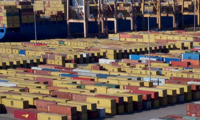 Μειώθηκαν οι ελληνικές εξαγωγές με εξαίρεση τα τρόφιμα