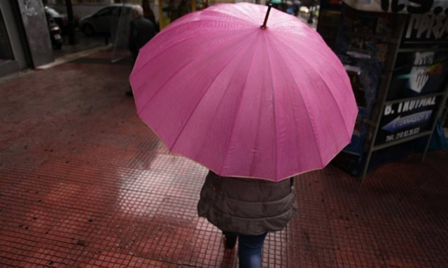 Καιρός ΕΜΥ: Άστατος ο καιρός το Σαββατοκύριακο - Πού θα χρειαστείτε ομπρέλα