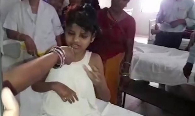 Σοκάρει η τραγική ιστορία πίσω από το κορίτσι - «Μόγλης» της Ινδίας (vid)