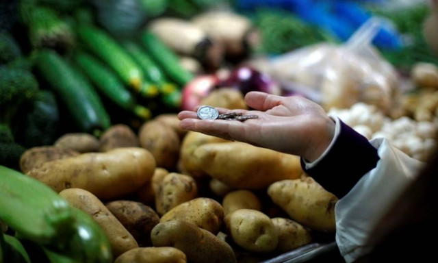 ΕΛΣΤΑΤ: Στο 1,7% ο πληθωρισμός - Οι τιμές «σκαρφαλώνουν» και οι μισθοί πέφτουν