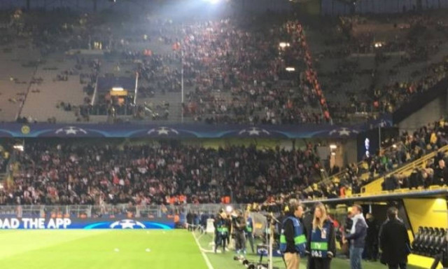 Συγκινητικές στιγμές στο γήπεδο της Ντόρτμουντ (vid)