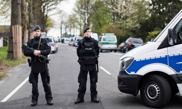 Επίθεση Ντόρτμουντ: Δείτε LIVE εικόνα από τις έρευνες της αστυνομίας στο σημείο της έκρηξης