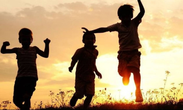 Οικογενειακά επιδόματα: Ποιοι είναι οι δικαιούχοι και πώς γίνεται η υποβολή των αιτήσεων