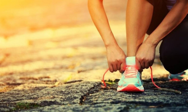 Και όμως, λύθηκε το μυστήριο γιατί… λύνονται μόνα τους τα κορδόνια!