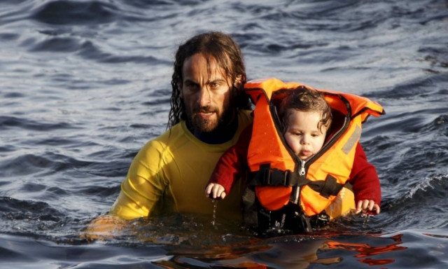 Κορυφώνεται η προσφυγική κρίση: Περισσότεροι από 2.000 πρόσφυγες διασώθηκαν σε μία μόλις ημέρα