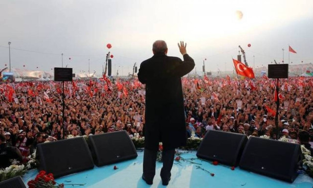 Turkey referendum: Final campaigning ahead of landmark vote