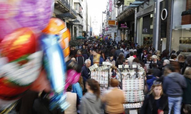 Εορταστικό ωράριο: Ποιες ώρες θα λειτουργήσουν τα καταστήματα το Μεγάλο Σάββατο (15/4)