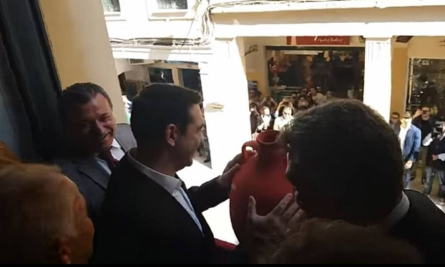 Στην Κέρκυρα ο Τσίπρας: Τα κανάτια, η Ιθάκη και η φαρμακερή ατάκα για τον Σόιμπλε (vid)