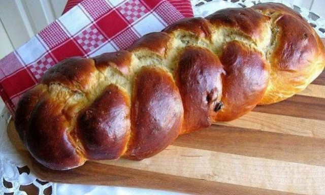 Το πιο εύκολο τσουρέκι, για σας που το αφήσατε τελευταία στιγμή!