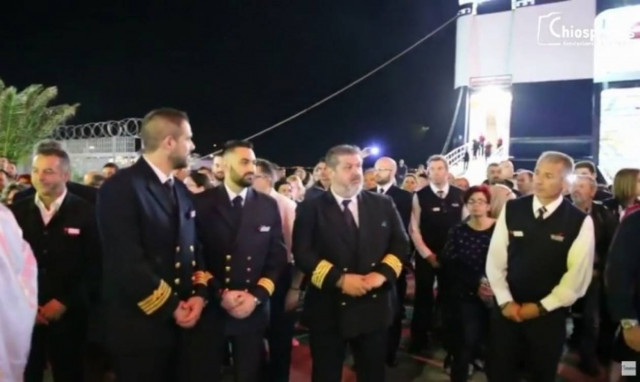 Πάσχα 2017 - Χίος: Ο καπετάνιος που συγκίνησε πλήρωμα και επιβάτες (vids)