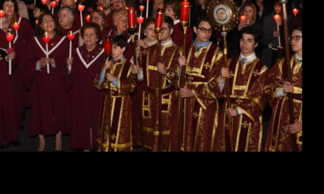 Πάσχα 2017: Ο απόδημος Ελληνισμός γέμισε τις ορθόδοξες εκκλησίες σε Αμερική και Καναδά