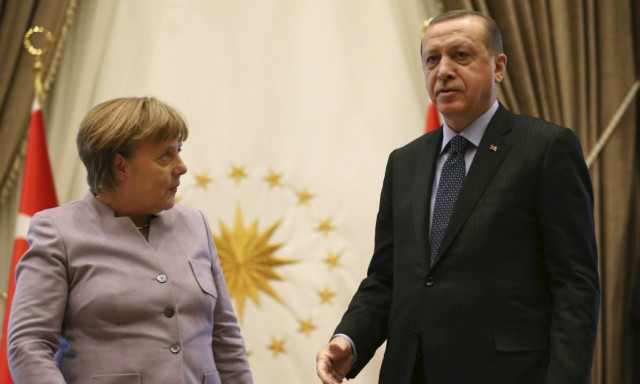 Δημοψήφισμα Τουρκία - Μέρκελ προς Ερντογάν: Φέρεις ευθύνη – Διαίρεσες την τουρκική κοινωνία