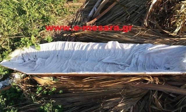 Μακάβριο θέαμα στο Τυμπάκι: Πέταξαν φέρετρα σε.. αυτοσχέδιο σκουπιδότοπο