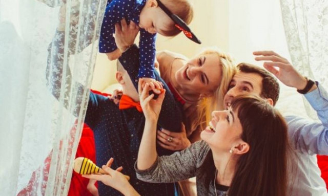 Ένα μεγάλο «ευχαριστώ» σε εκείνο το φίλο που συμπεριφέρεται στο παιδί σου σαν να είναι δικό του