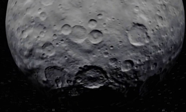 Μυστήριο με μαζικές κατολισθήσεις στον παγωμένο πλανήτη Δήμητρα