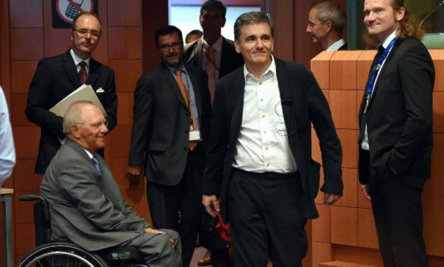 Σόιμπλε σε Τσακαλώτο: Πρόσθετα μέτρα αν δεν πιάσετε τους στόχους του 2018