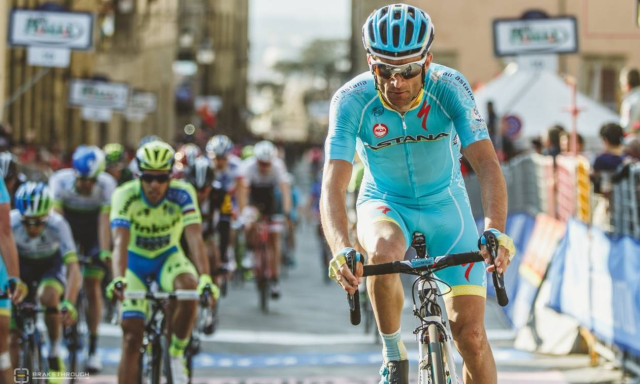 Michele Scarponi: Italian cyclist dies in training crash